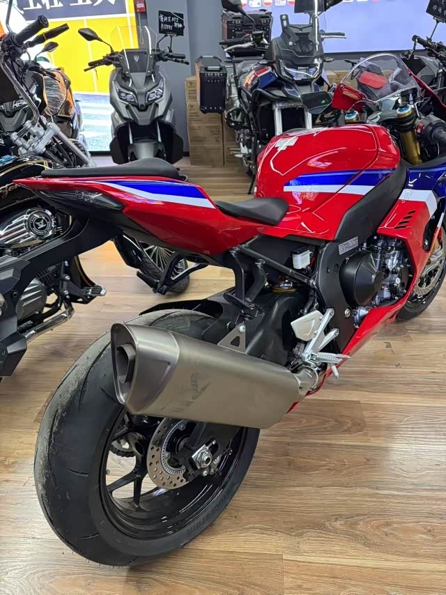2025款本田火刃 CBR1000RR-R港口实拍售价35万_车家号_发现车生活_汽车之家