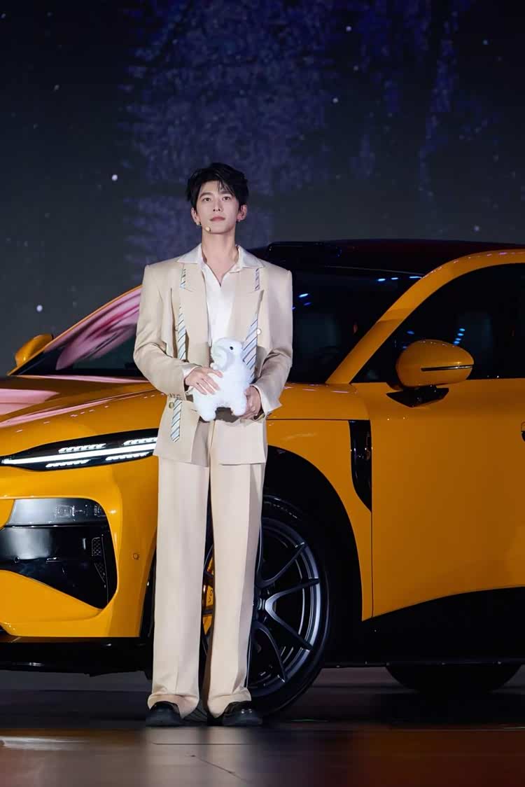 杨洋空降2026岚图用户之夜 发布会秒变宠粉现场_车家号_发现车生活_汽车之家