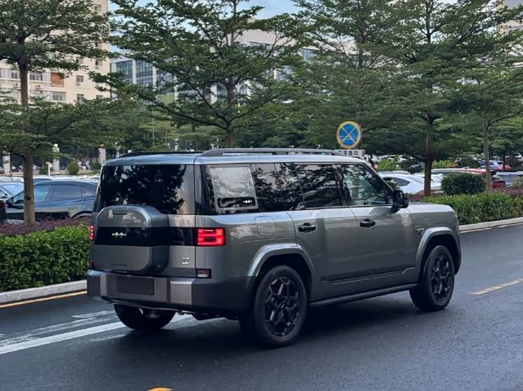 预计20万级!方程豹钛7实车出街,5米车长+1.5T插混,四季度上市_车家号_发现车生活_汽车之家