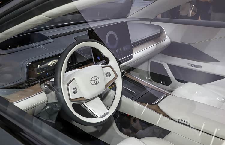 丰田铂智7明年3月上市 续写豪华纯电家族新篇章