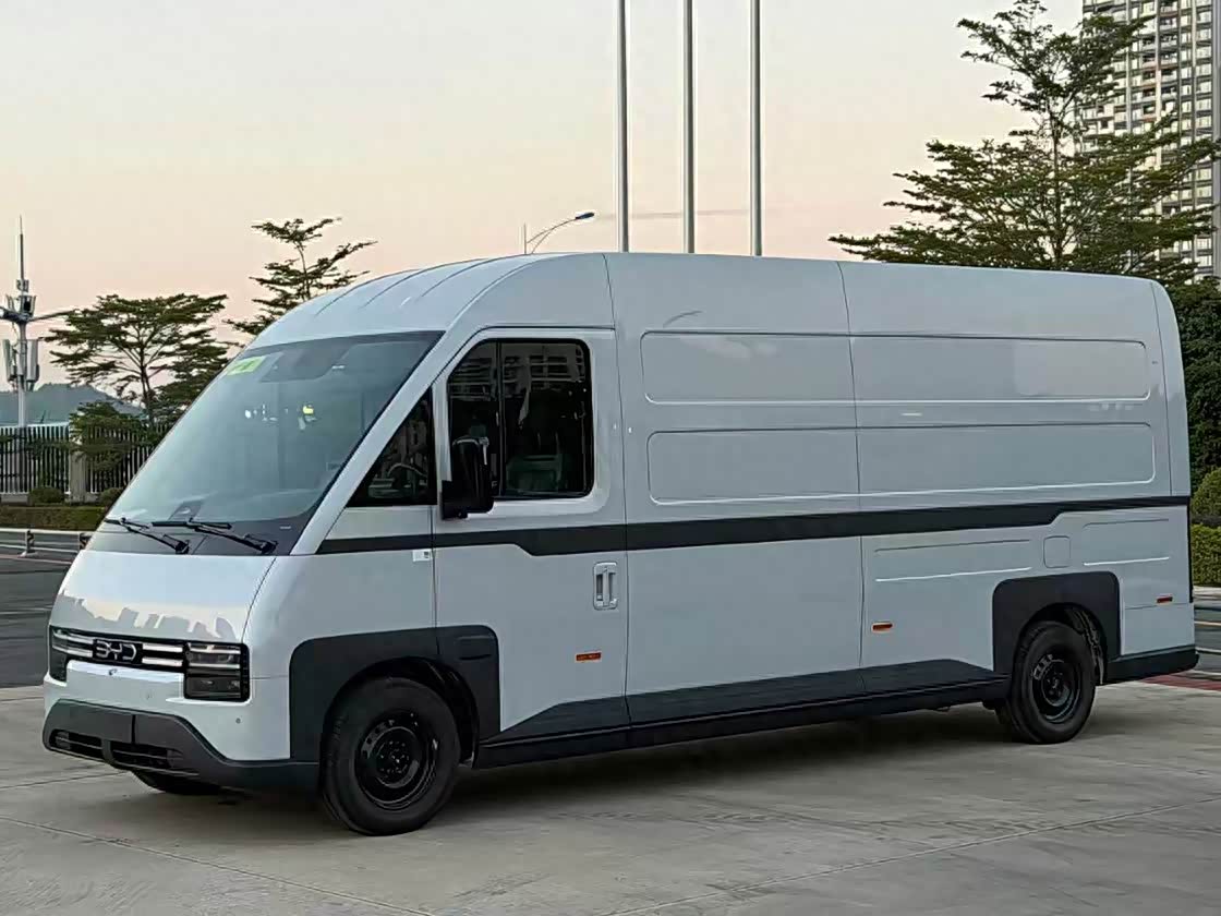 比亚迪大VAN实车,外观很方正硬朗,3座,侧滑门,车长5995mm_车家号_发现车生活_汽车之家