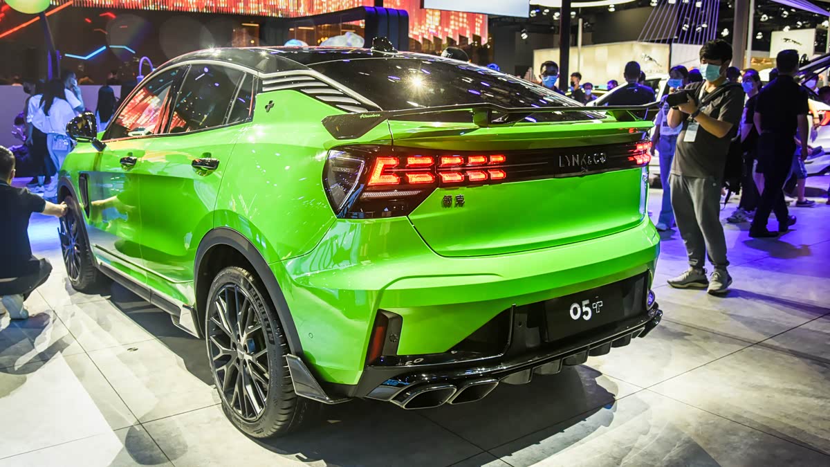 领克05 运动氛围果然与普通版05不同,发动机罩 performance,前唇尾翼