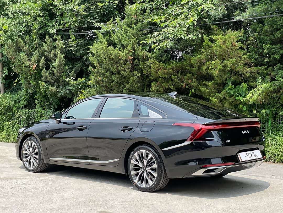 全新起亚k8街拍曝光,3.5l v6动力更强劲