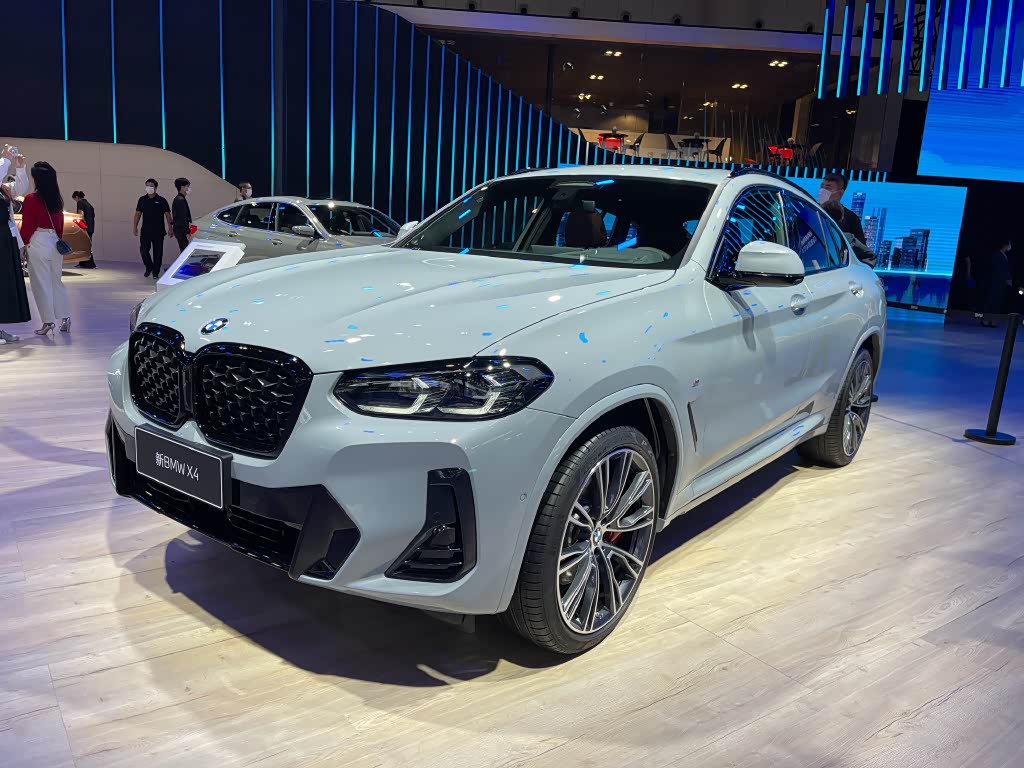 终于来了!2021年成都车展:新款宝马x4亮相