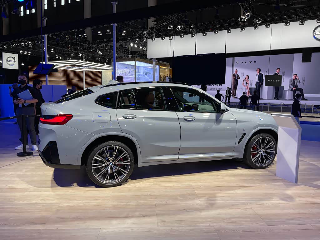 终于来了!2021年成都车展:新款宝马x4亮相