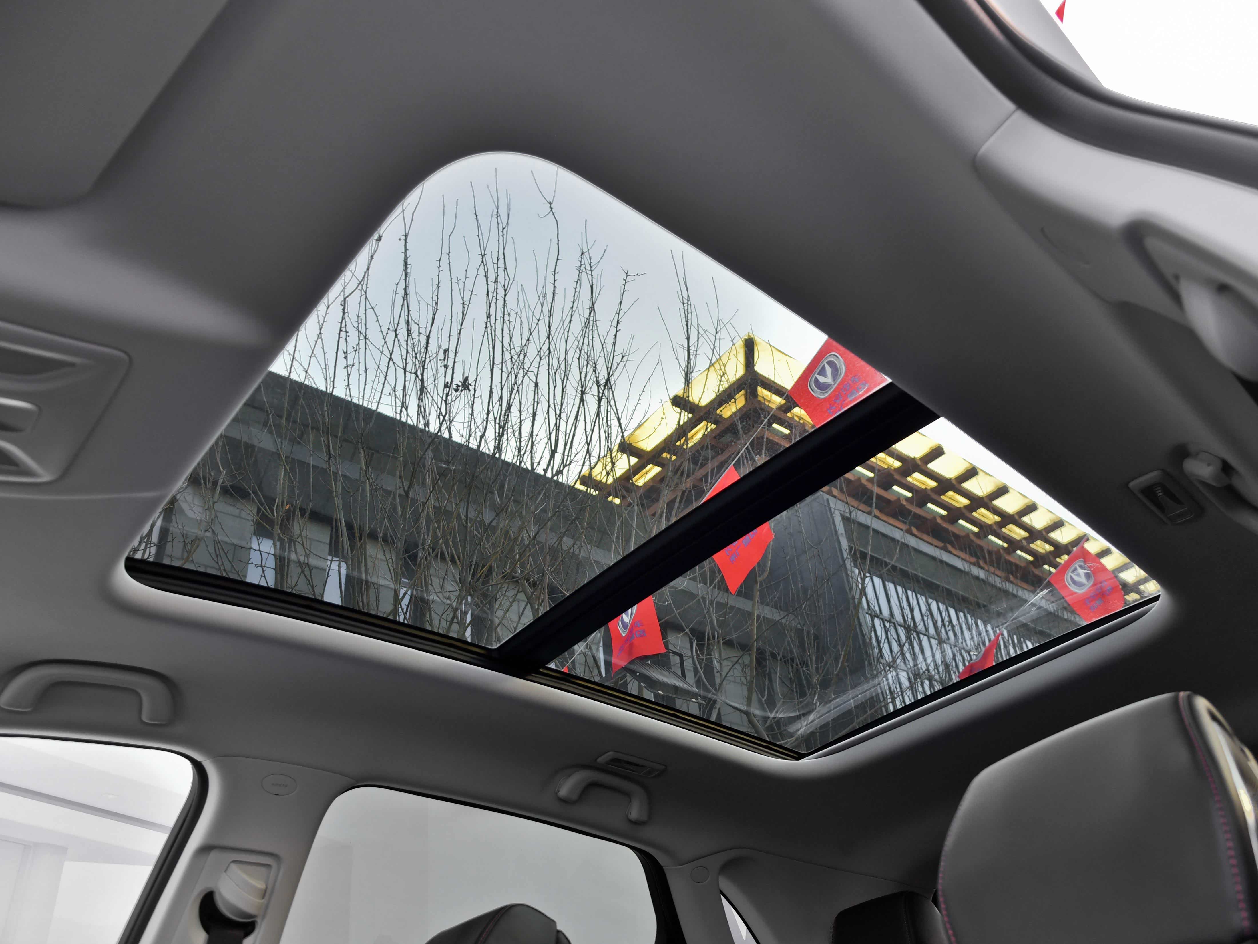 大马力低油耗2.0t,尺寸更大价格又不贵的suv,带你看长安uni-k