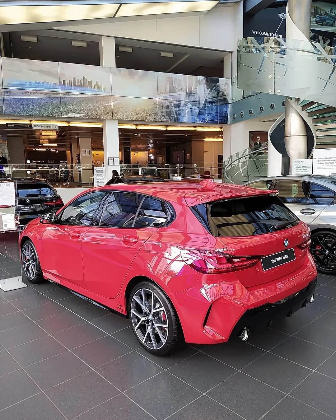 确实算的上是款好车,就是个头有点小,全新宝马128ti实车