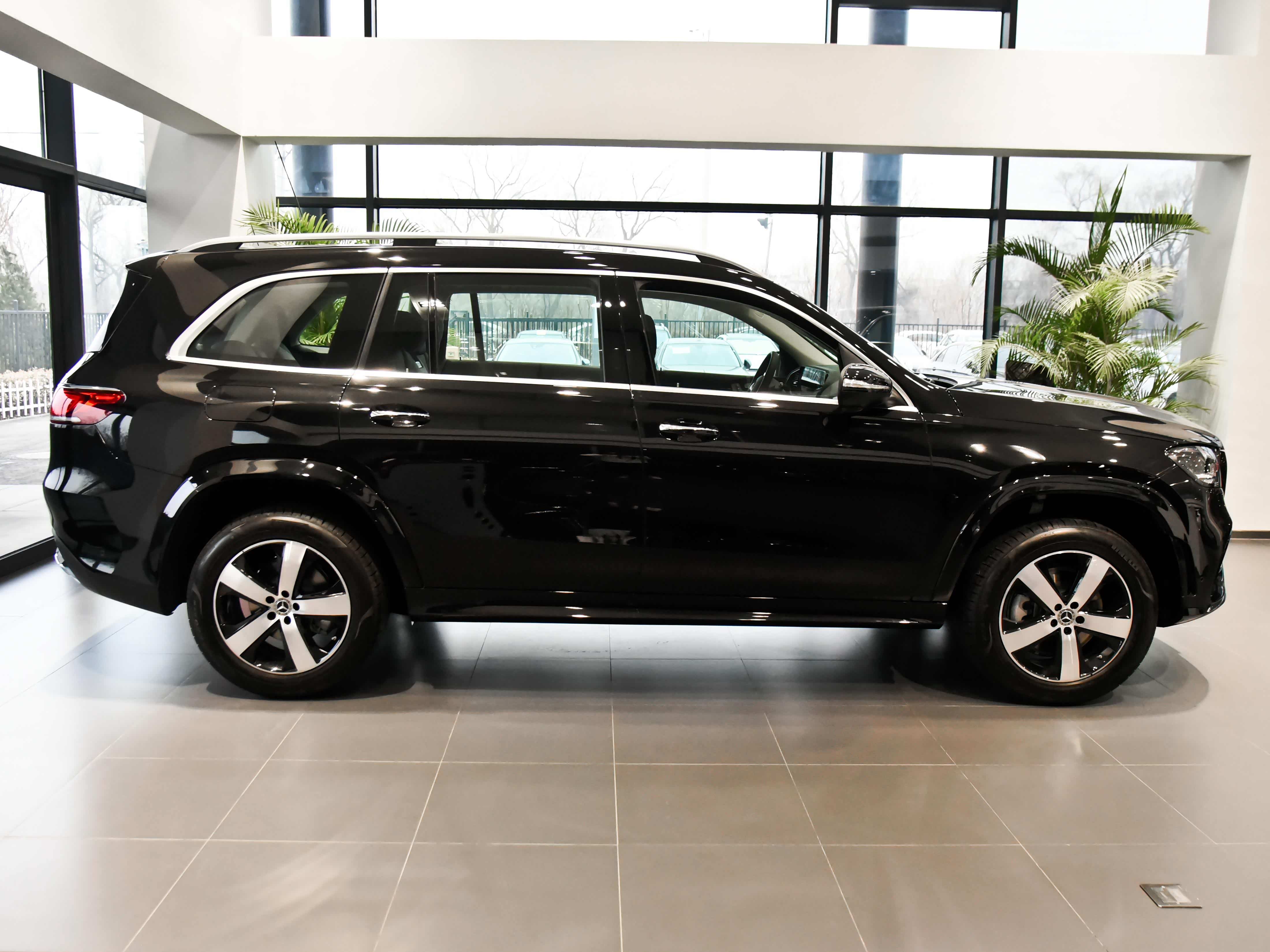 【文章】豪华进口旗舰，大尺寸大型SUV，5米2长度配7座，带你看奔驰GLS_车家号_汽车之家