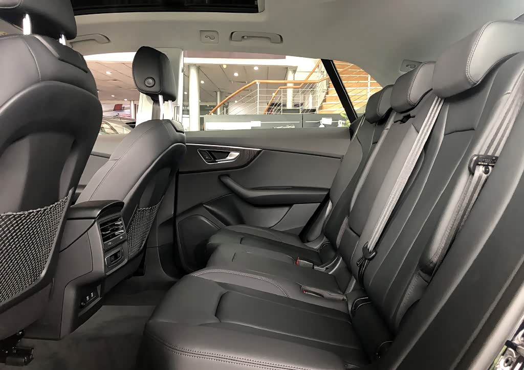 简洁动感的设计 气场十足 奥迪q8实车