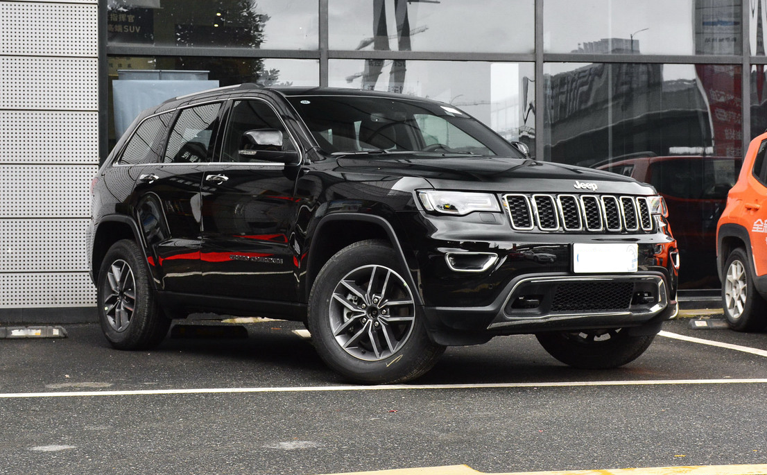 2020款大切诺基,配v6发动机,轴距2915,比宝马x5还帅气