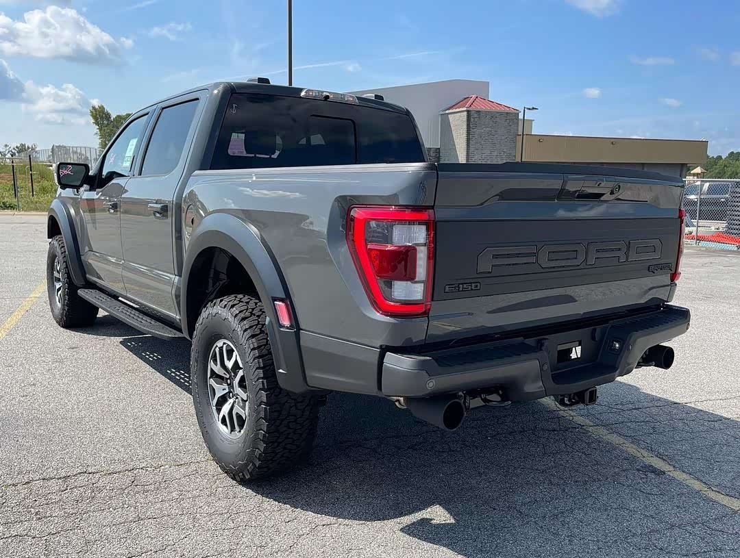 黑粉:皮卡有什么好?全新福特f-150猛禽海外街拍,表现让你闭嘴