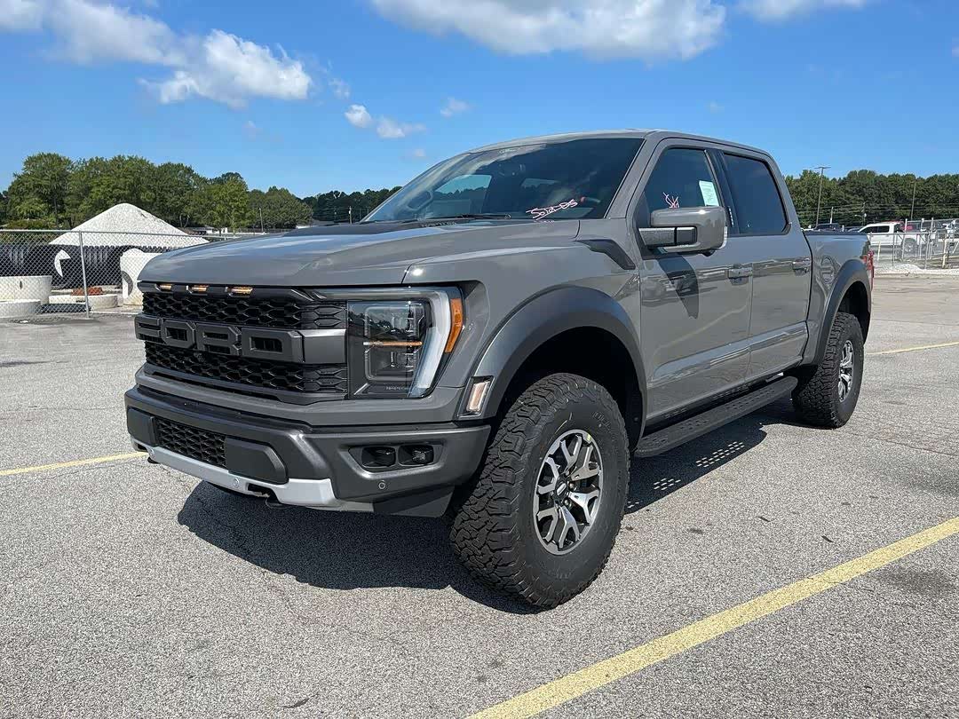 黑粉:皮卡有什么好?全新福特f-150猛禽海外街拍,表现让你闭嘴