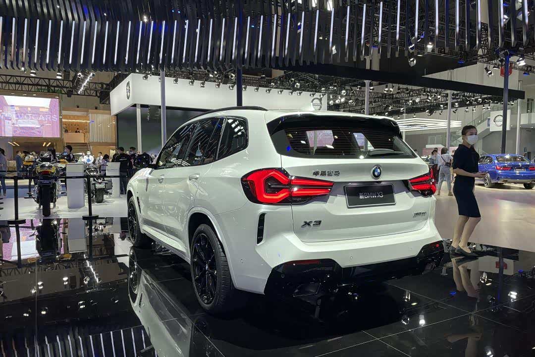 2021成都车展|黑化运动外观 定位中型suv 新款宝马x3实车亮相