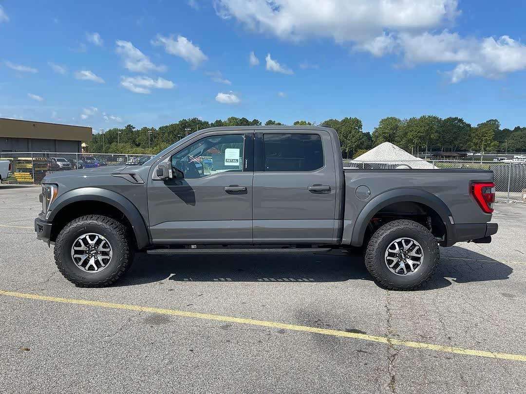 黑粉:皮卡有什么好?全新福特f-150猛禽海外街拍,表现让你闭嘴