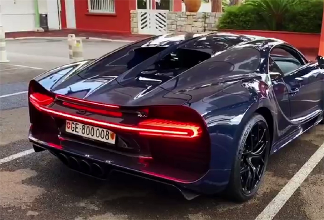 千万布加迪chiron到货,车牌800008,还是白底黑字