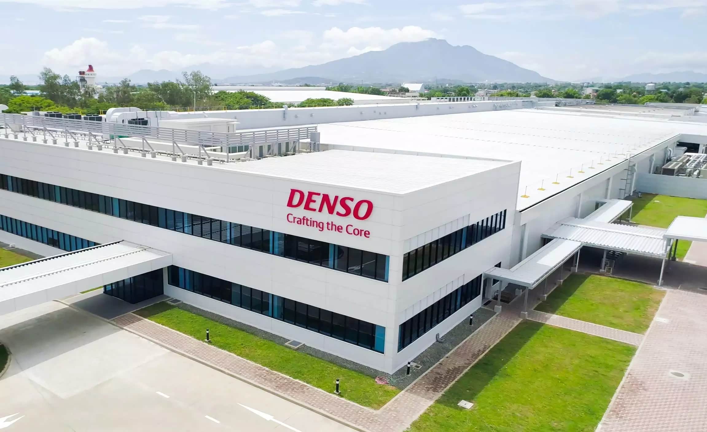 为什么全球车企都缺芯片,而丰田不缺?还要从十年前那场地震说起