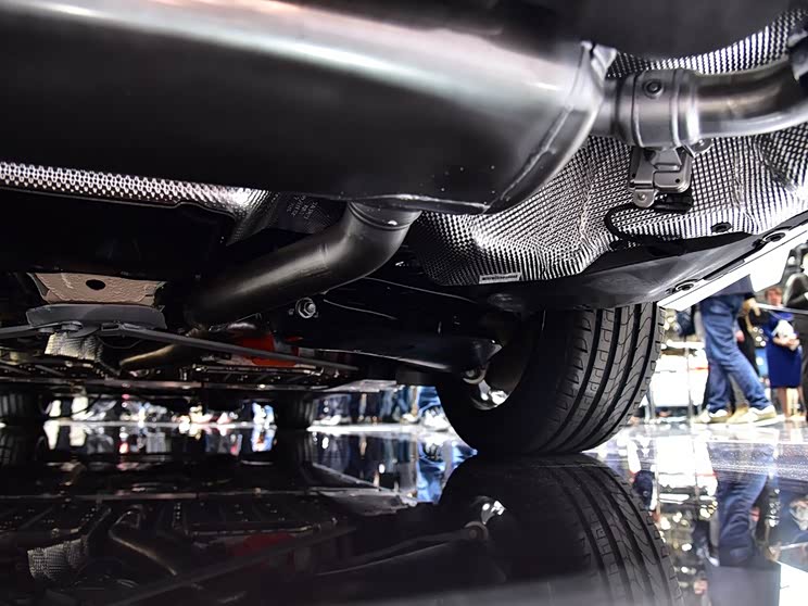 百公里油耗17升实拍宝马3系插电混动