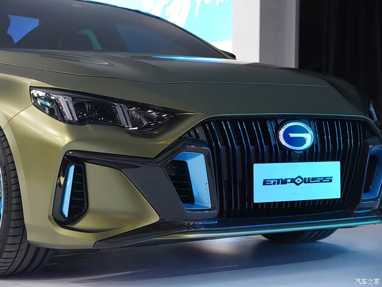 首先从外观上来看,empow55的车身线条流畅,和目前同