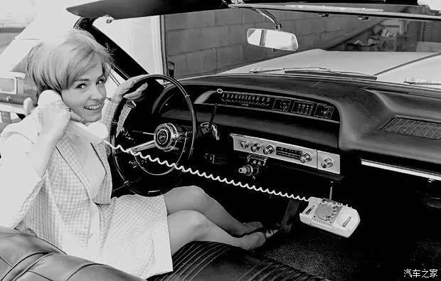 1954 年上映的影片《龙凤配》(sabrina)里,亨弗莱· 鲍嘉饰演的男主角