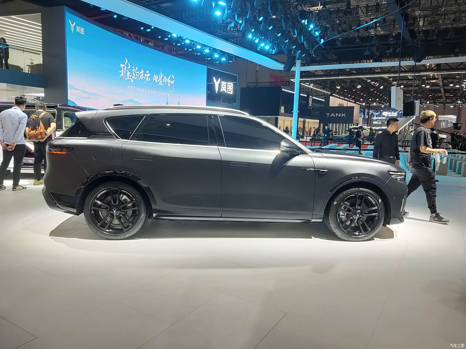 2023上海国际车展新款岚图free亮相