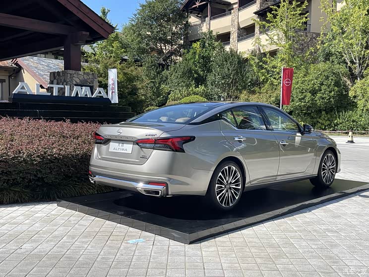 【图】细节变的更年轻 新款日产天籁正式亮相_汽车之家