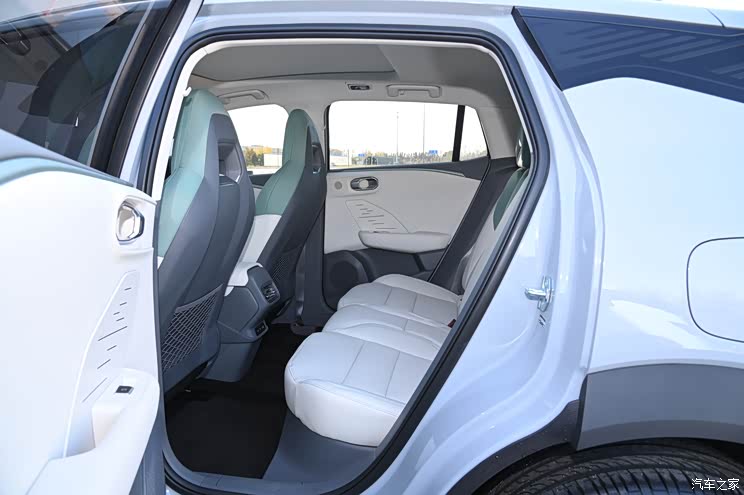 颜值实力都出色 领克06 em-p