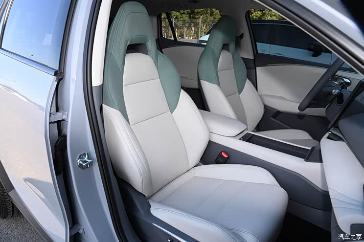 颜值实力都出色 领克06 em-p