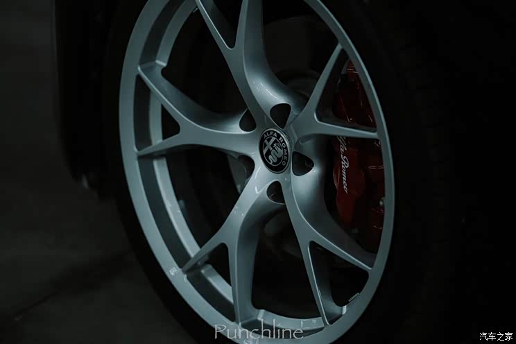 每日案例精选限量版黑武士giulia