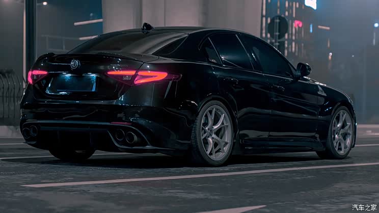 每日案例精选限量版黑武士giulia