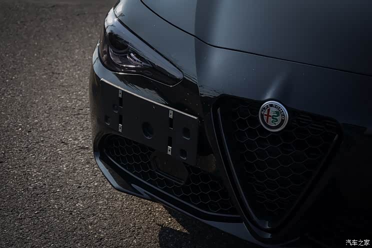 每日案例精选限量版黑武士giulia