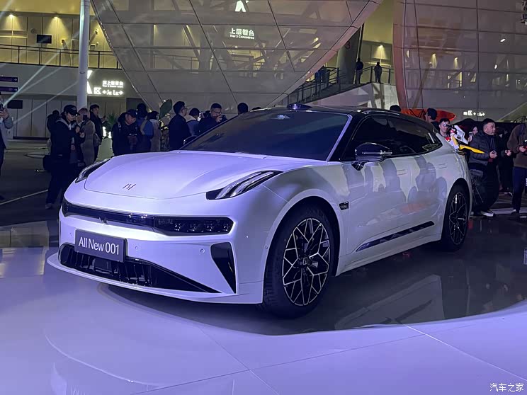 【图】售26.9-32.9万元 新款极氪001正式上市_汽车之家