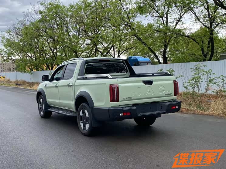 2024北京车展:江淮纯电皮卡悍途ev