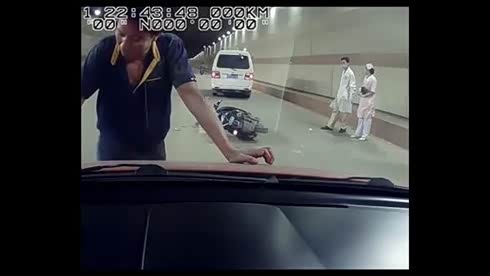 女主播救人反被诬陷 行车记录仪还其...
