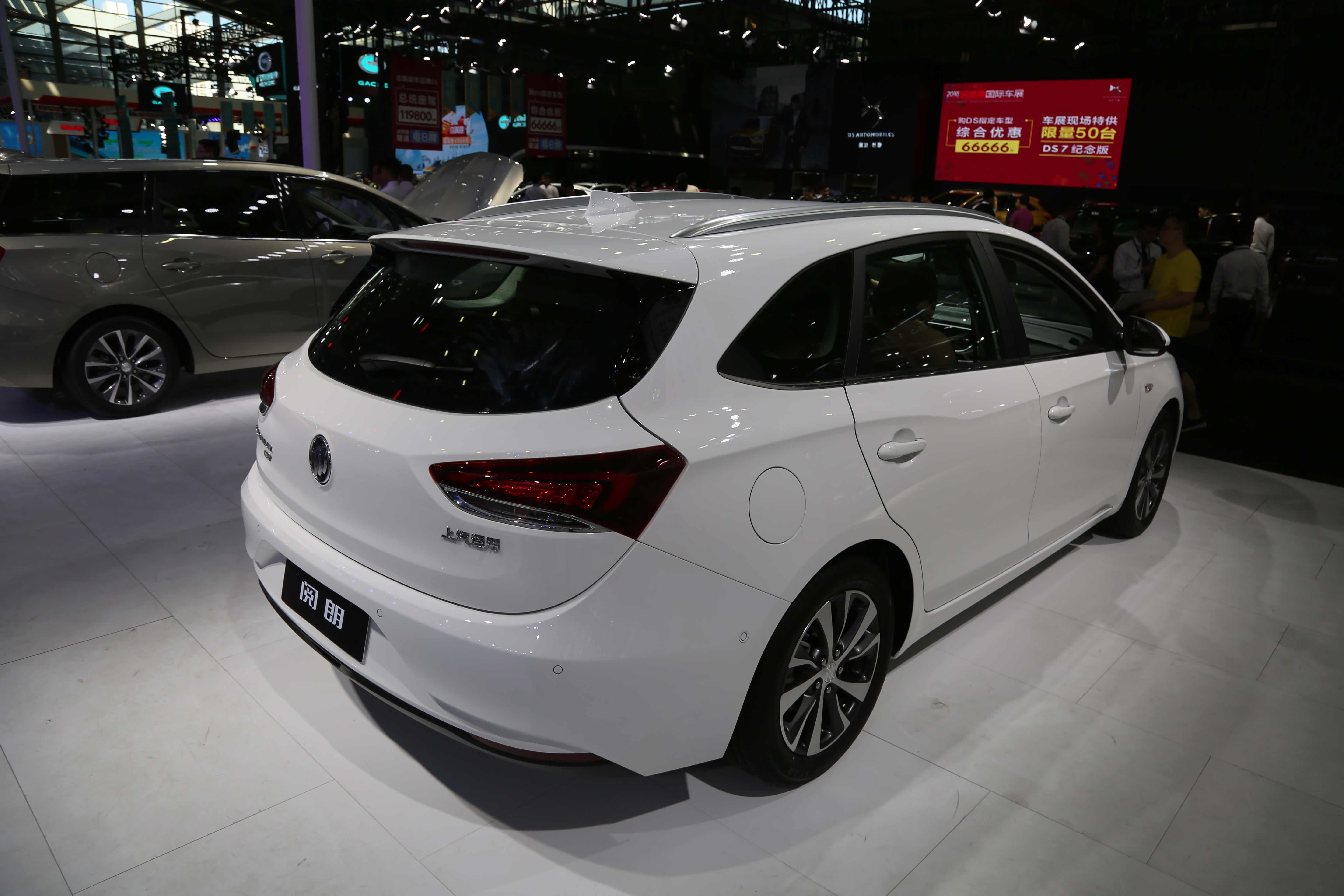 比宝马bmw 2系,奔驰b-class旅行车便宜一半,别克阅朗实拍!