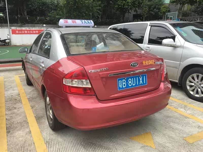 (图片来源:深圳交警) 该车牌的"真身"为一辆快递货车