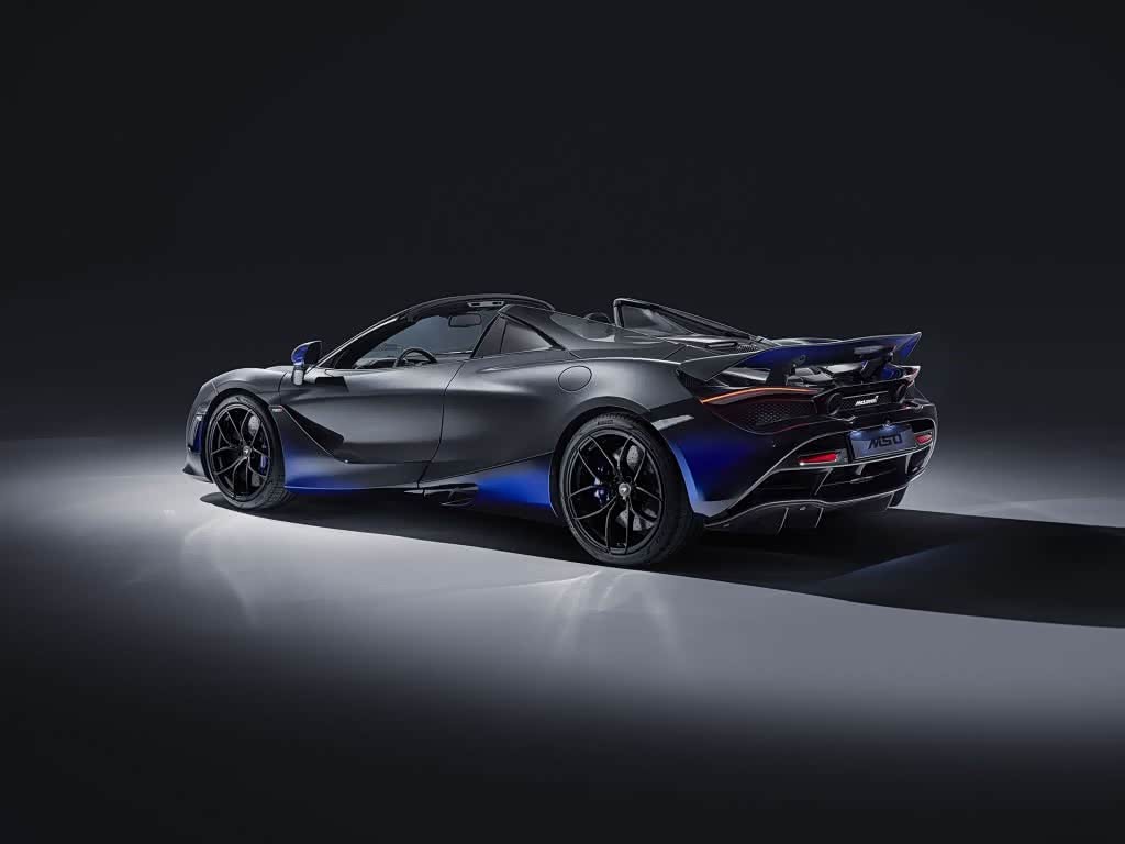 迈凯伦mso最新定制,采用蓝黑渐变车漆超帅气!