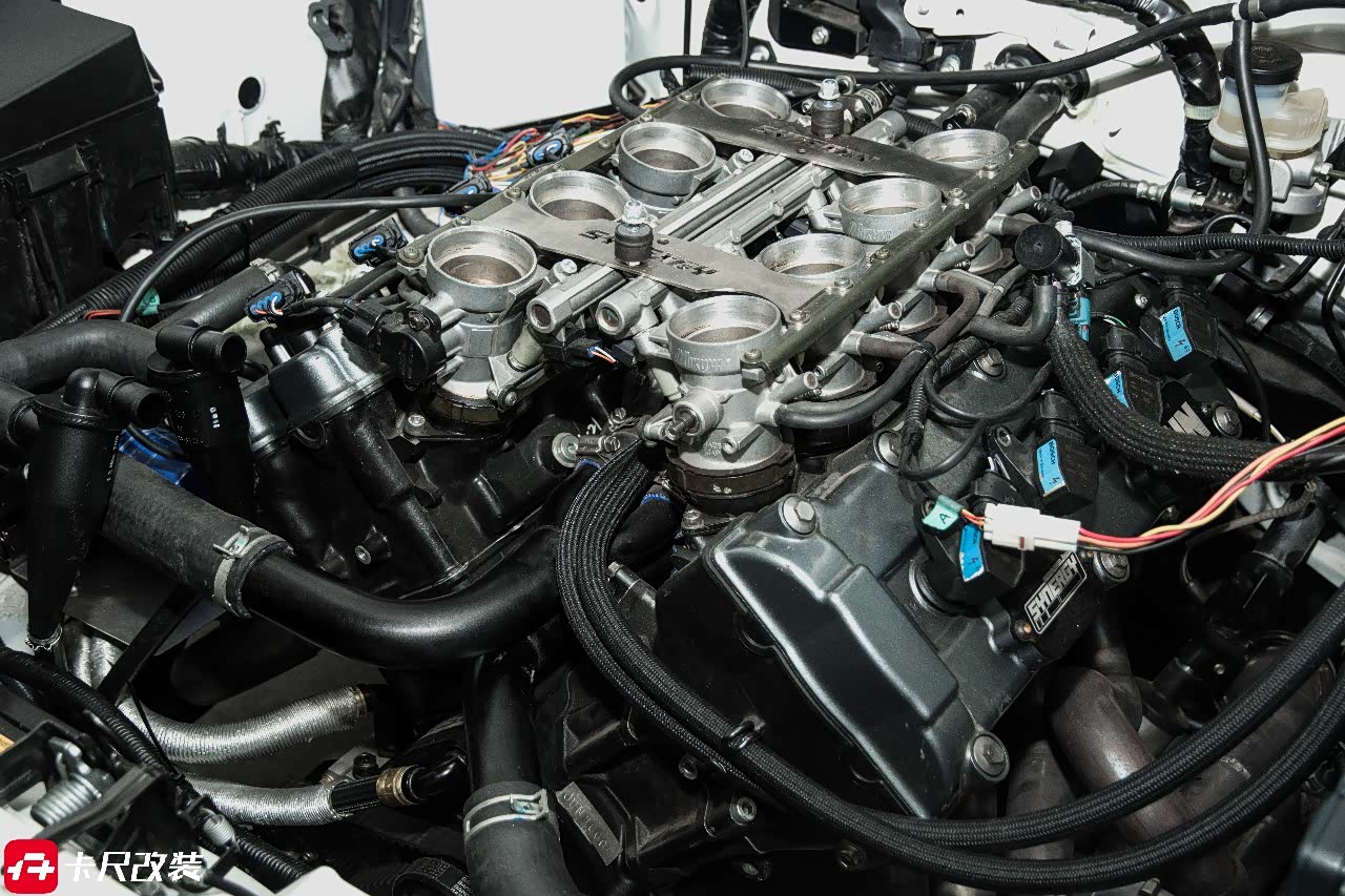 川崎摩托车发动机按到丰田86身上万转339匹排气喷火