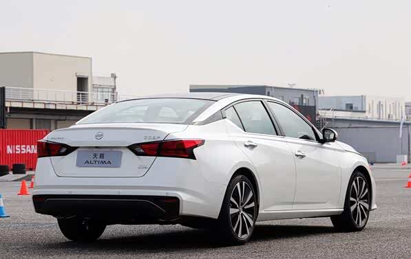 东风日产天籁altima赛道首试:更强的力不等于更蛮的力