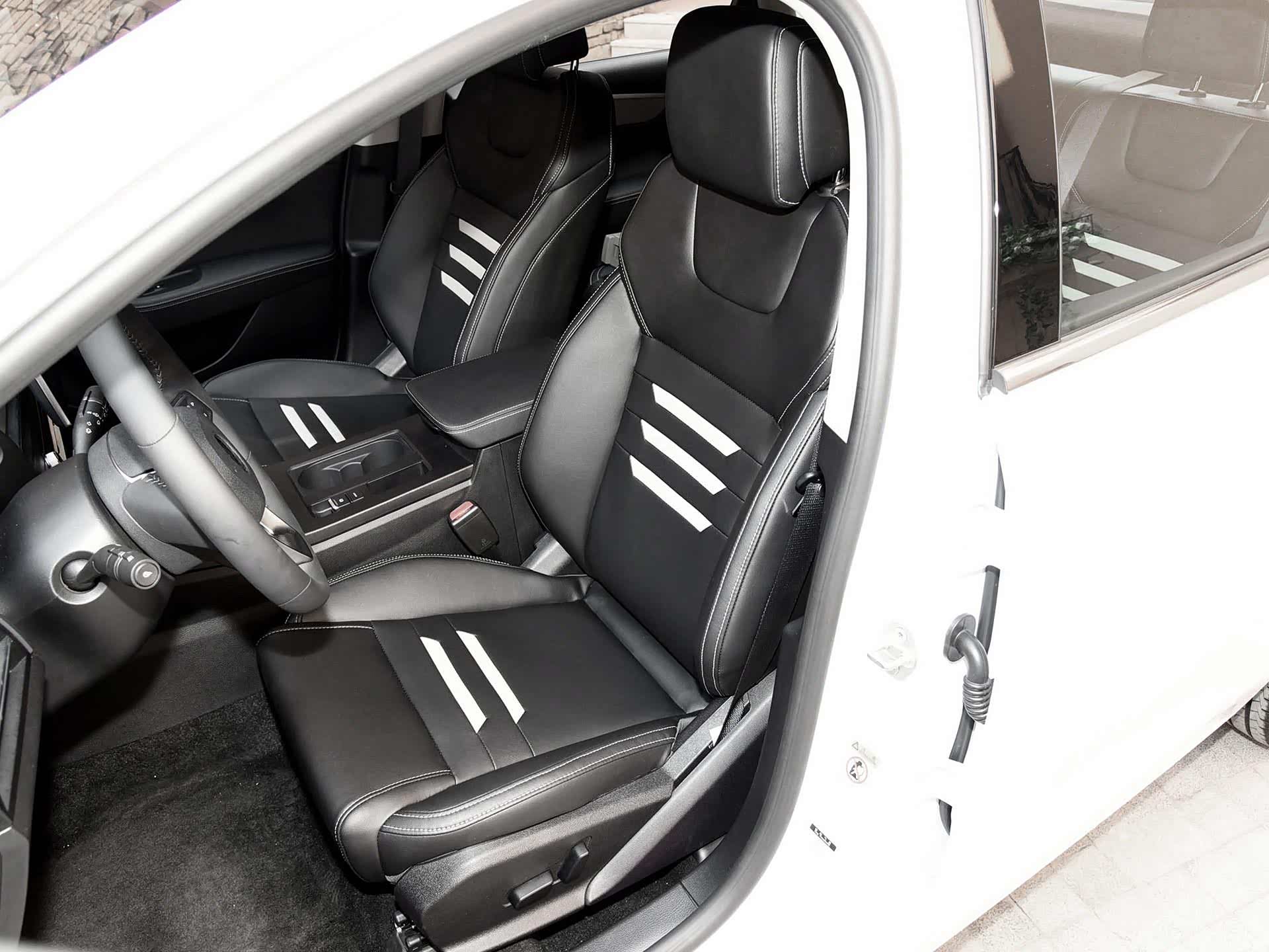 看完秦pro的座椅,我寻思难道比亚迪要抢日产"沙发厂"的外号?