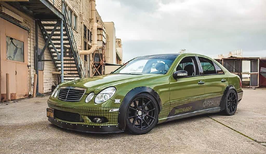 奔驰e55amgw211超经典四眼灯军绿黑色千鸟格纹涂装太帅了