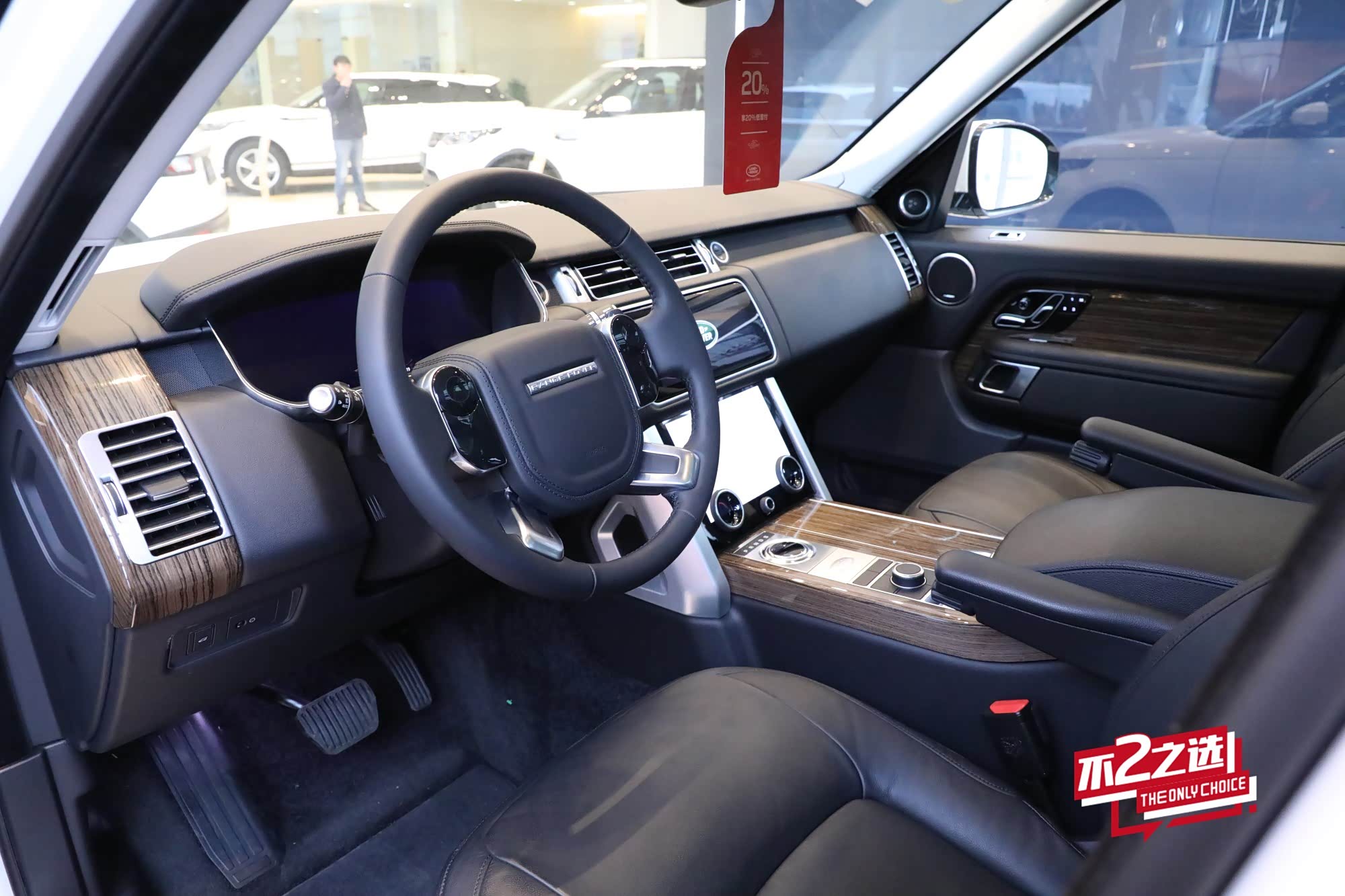 2019款的路虎揽胜可以说是小改款,不管是外观,内饰,动力整体变化不大.