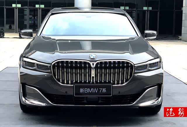 全新bmw 7系换代升级上市82.8万起售,奔驰s级怎么说?