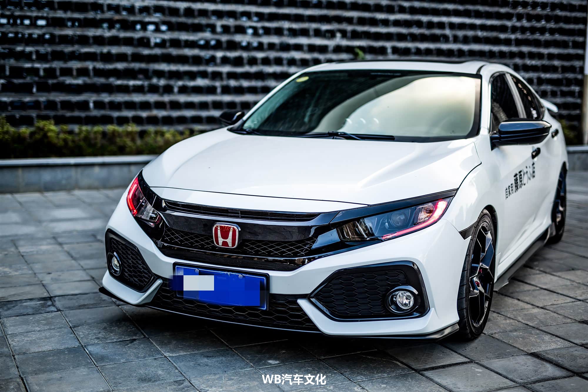 ta们准备要出现在上海cas了.两台走街风的改装思域