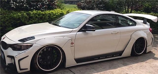 广东偶遇118万宝马m4,车身被爆改,配4出和大尾翼,外观很奇葩!