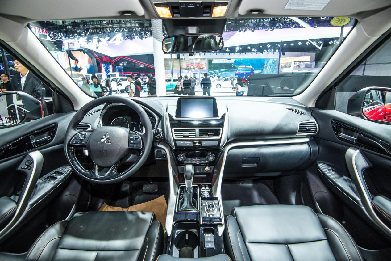 低调质感内饰,实用空间布置 奕歌内饰和外观形成一个"反差萌"采用的是