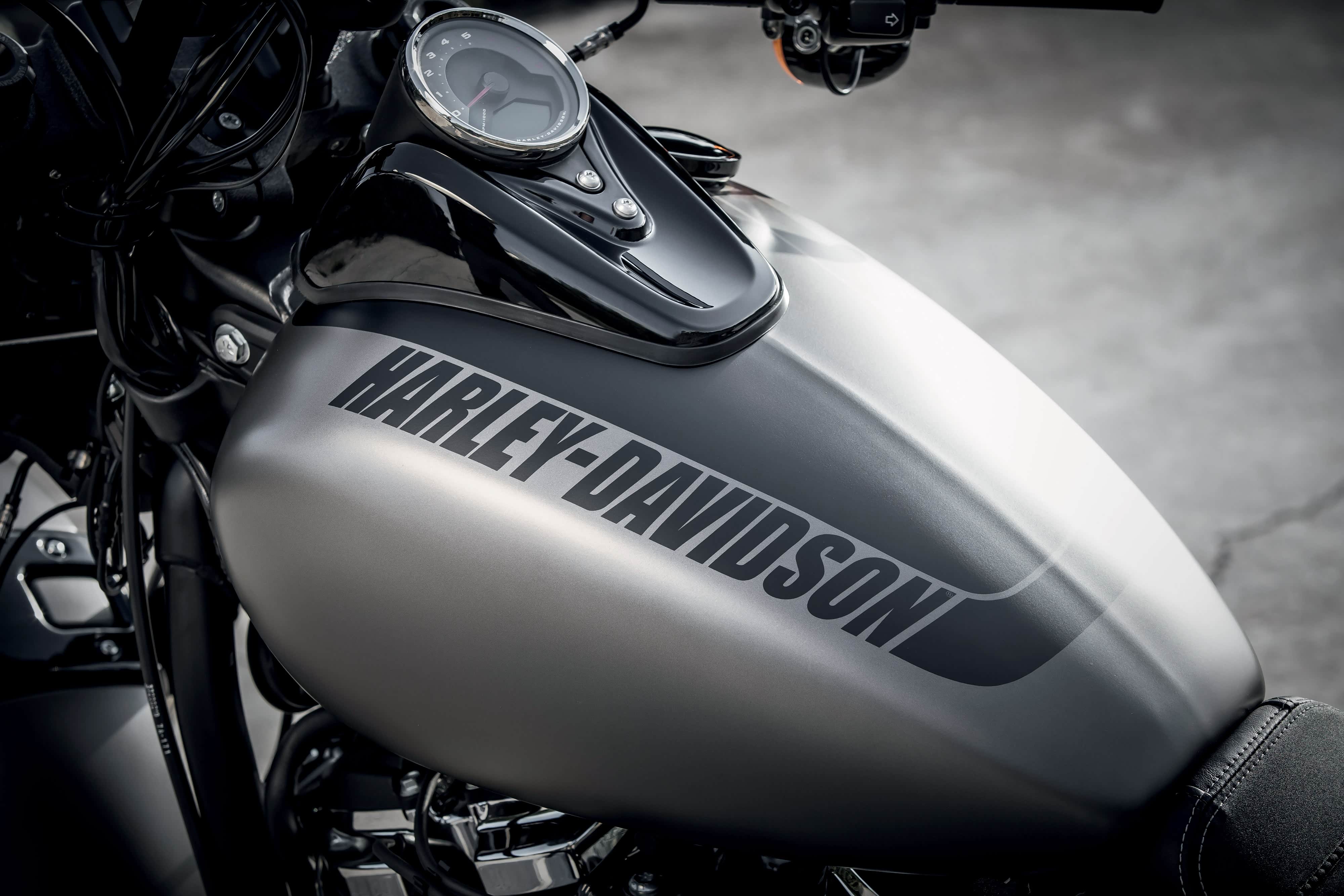 软尾不软硬核永存上试驾哈雷戴维森softail软尾车系