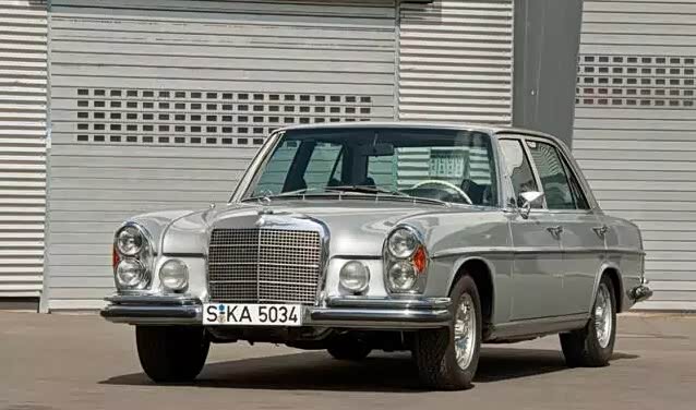 300sel 6.3(w109)是奔驰当时的旗舰车型