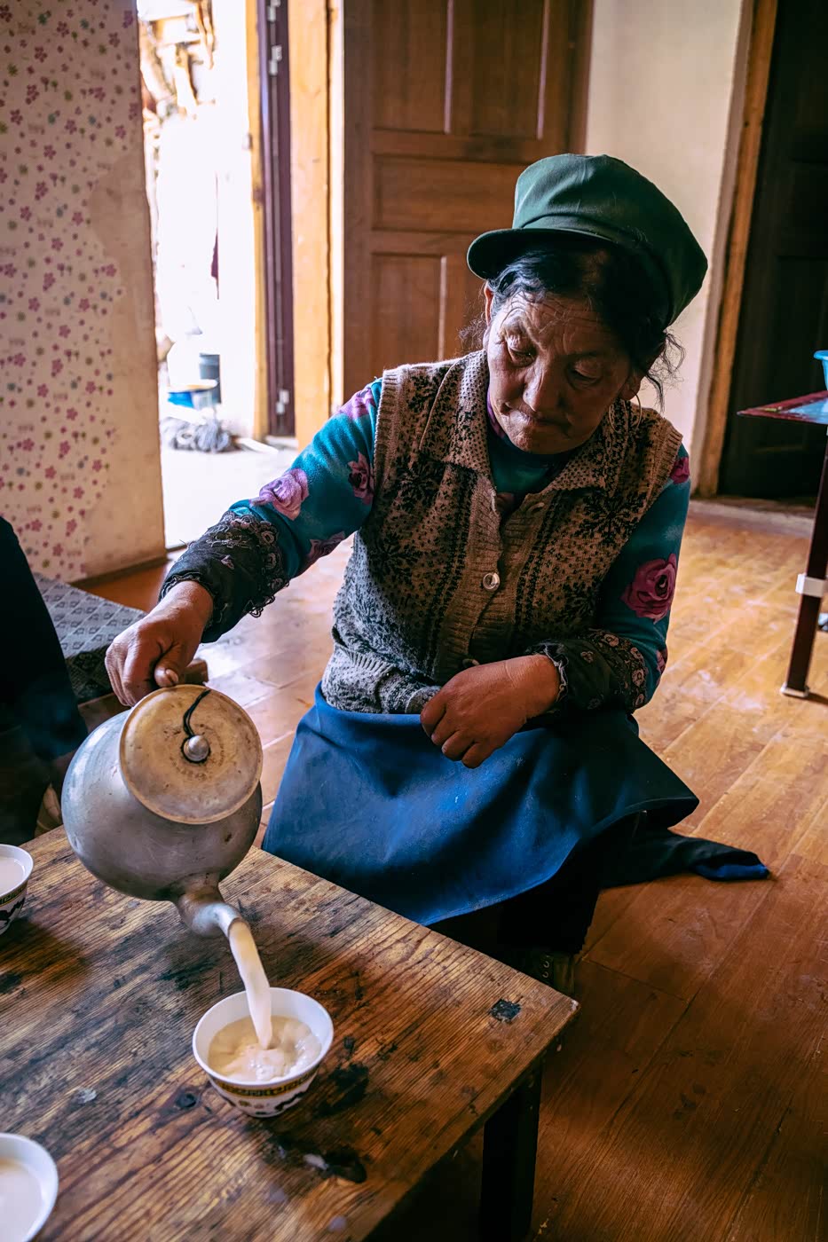 一杯咸咸的充满了油香的酥油茶