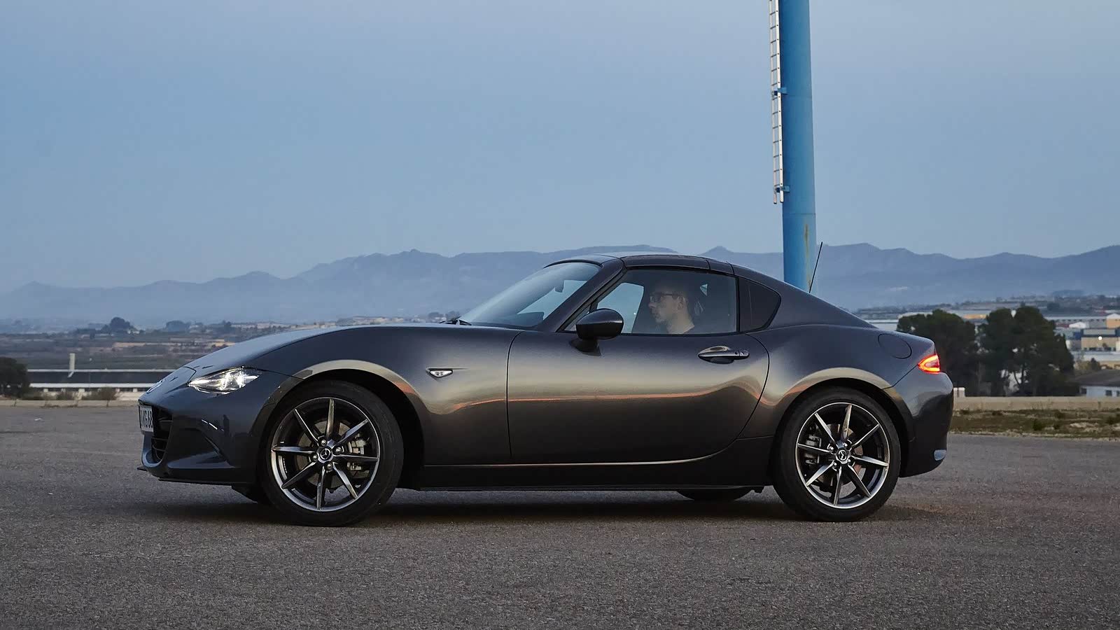 可马自达的mx-5却偏偏很合适,并且在广州车展宣布了33.