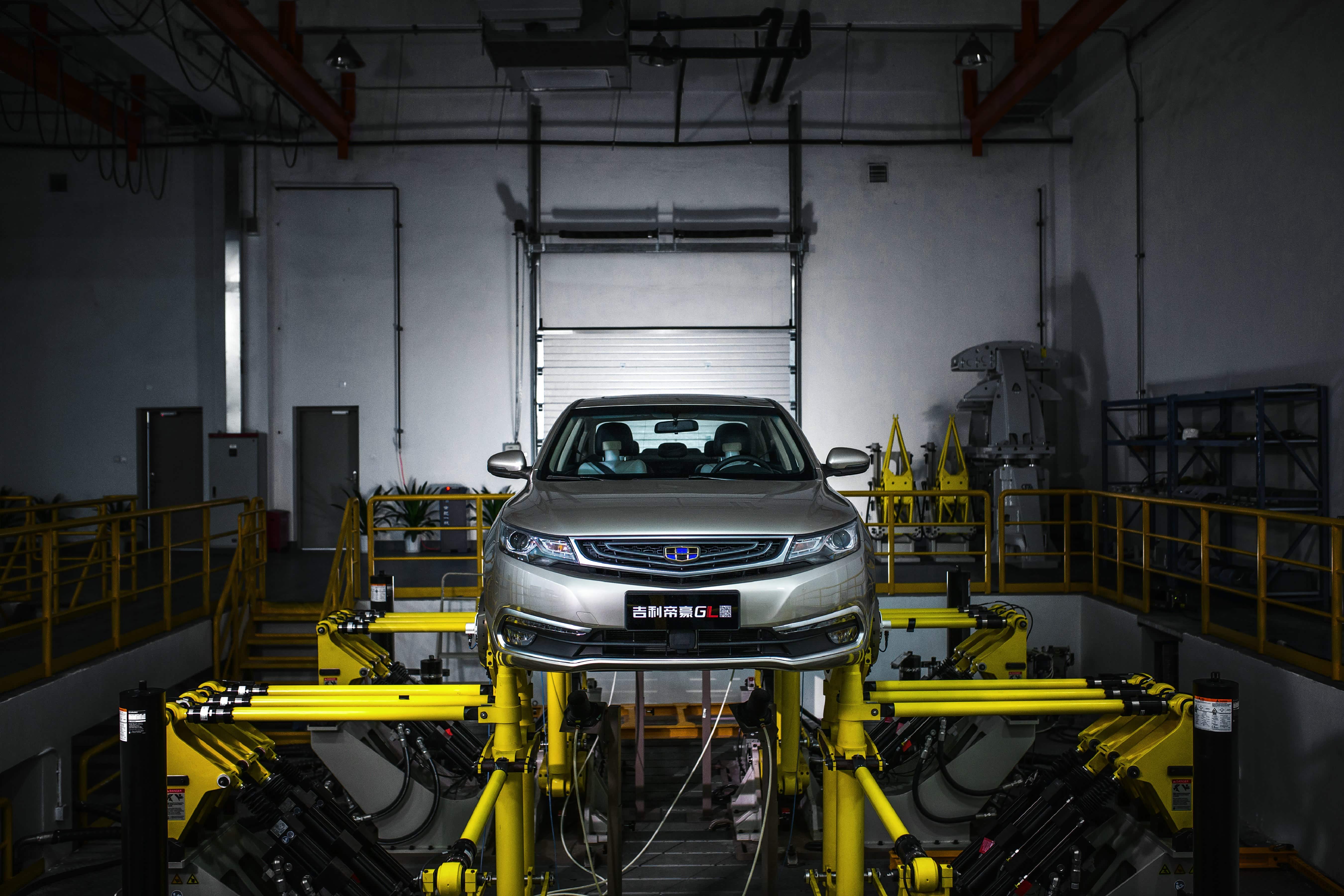 汽车厂家为何要疯狂"虐车千百遍"?